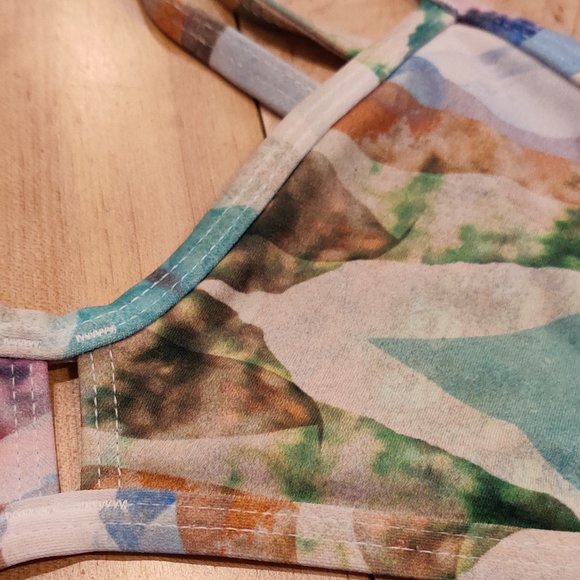 Jolyn Vent Top - Small - Picture 3 of 5